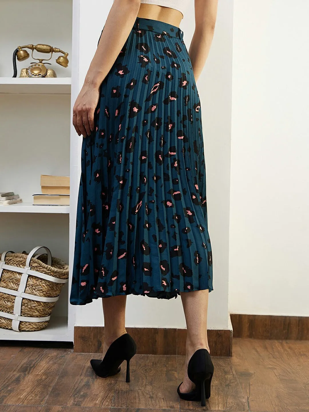 Berrylush Women Blue & Orange Animal Printed Elastic Waist Slip-On Accordion Pleated A-Line Midi Skirt