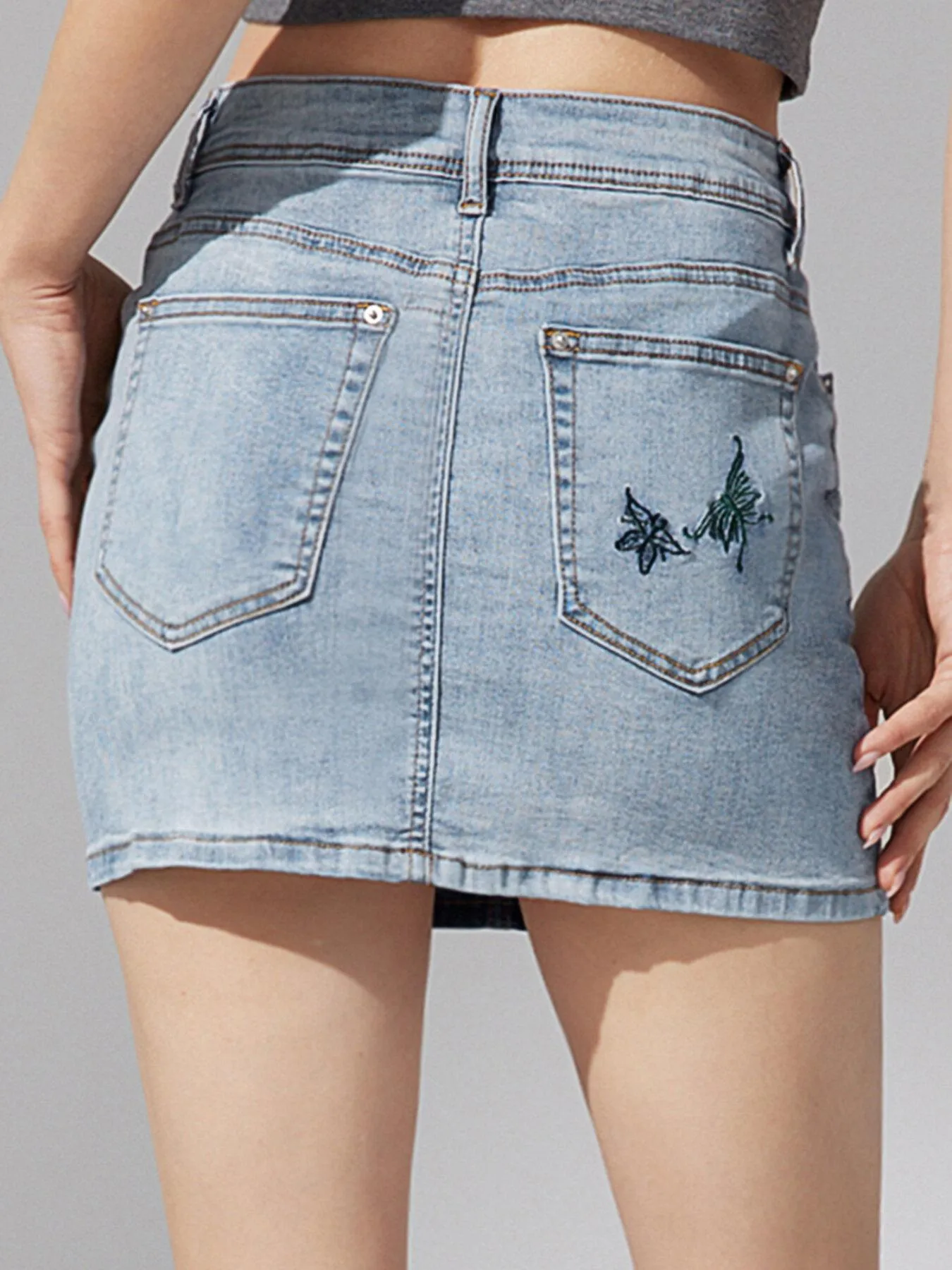 Embroidery Back Mini Denim Skirt