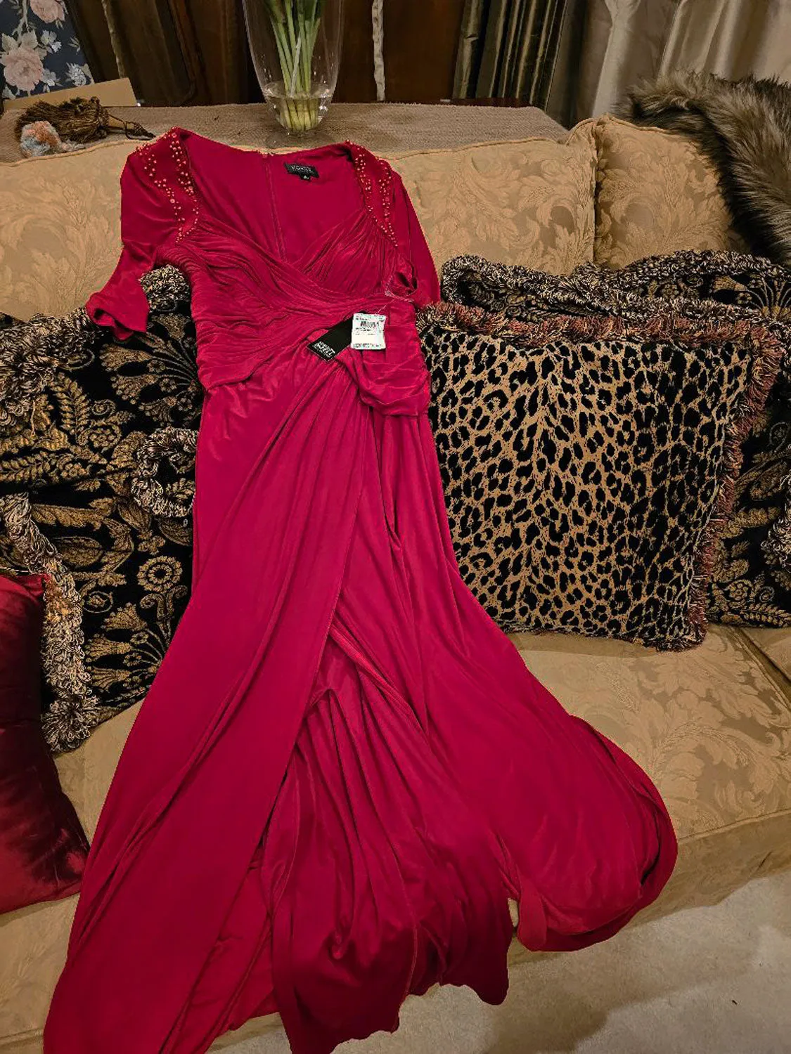 NEW - ADRIANNA PAPELL COLLECTION RUCHED EVENING GOWN IN DEEP SCARLET - NEVER WORN