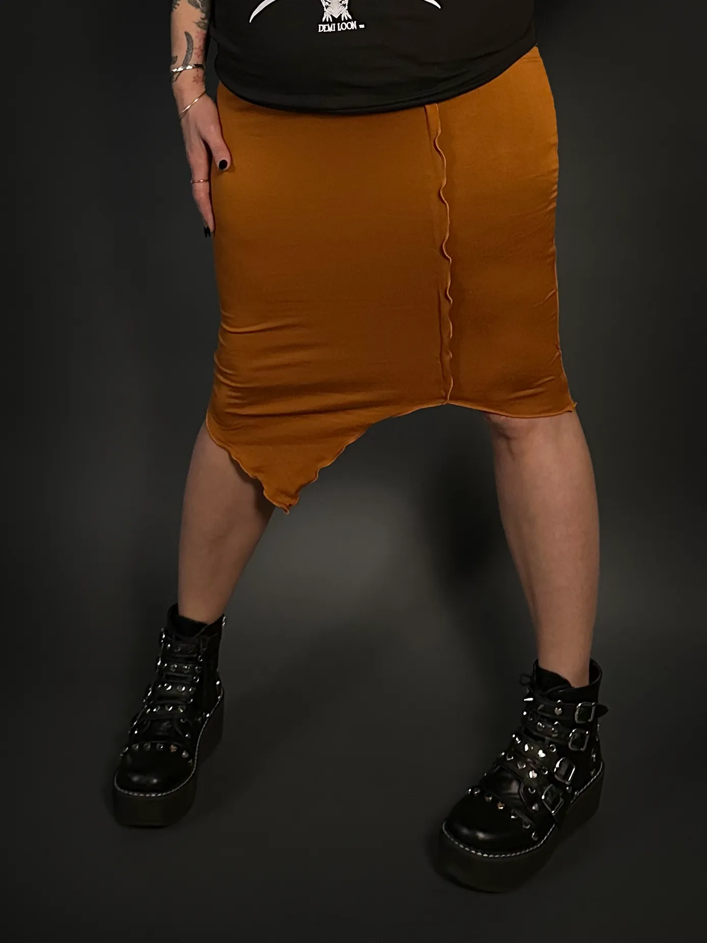 Outfit Set - Merrow Hem Stretch Midi Skirt in Orange & Front Slashed Bat T-Shirt